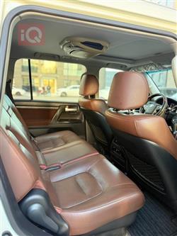 تۆیۆتا لاند کروزەر